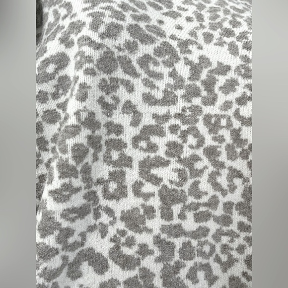 MOLLY BRACKEN/ Knit sweater/ Cheetah print/ Grey & white/ Size US S/M - Picture 12 of 12